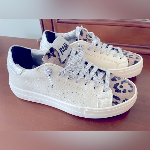 P448.  Size 37.  Leopard print on white. - Picture 3 of 6